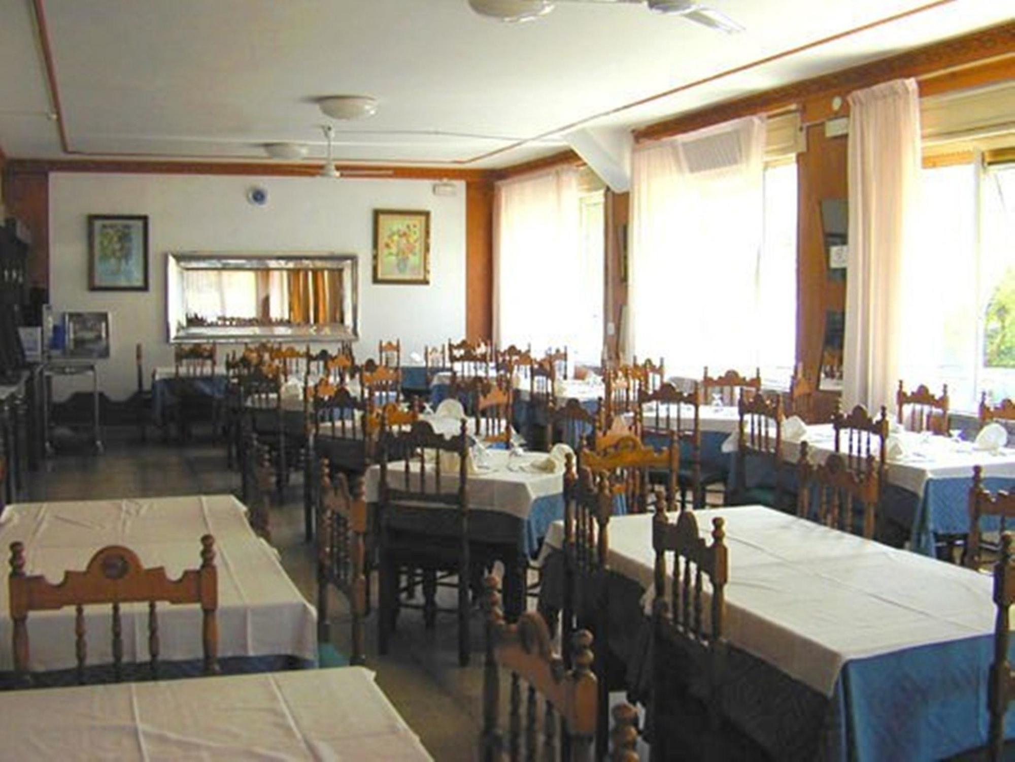 Hotel Holiday Пескара Екстер'єр фото
